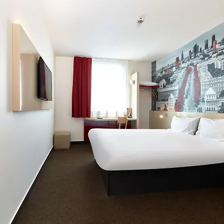 Hotel Warszawa-okecie 2*