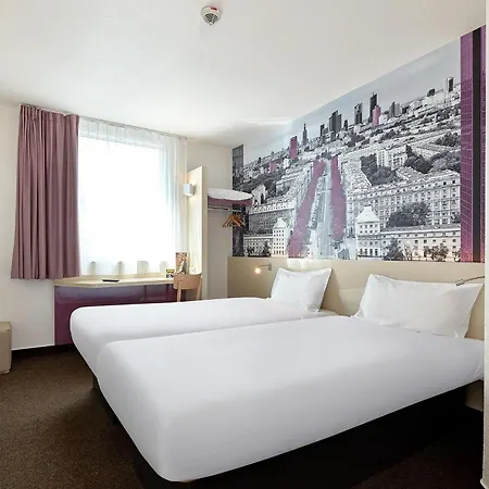 Hotel Warszawa-okecie 2*