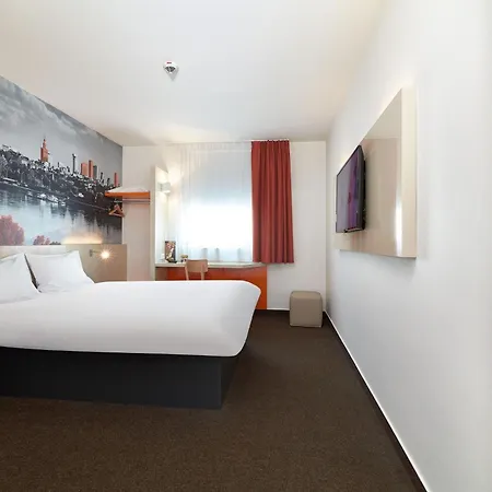 Hotel Warszawa-okecie 2*