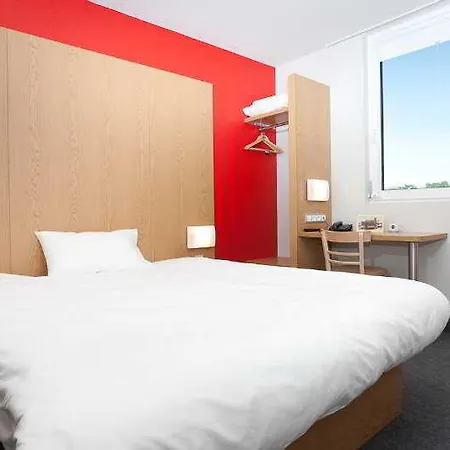 فندق مبيت وإفطار وارسزاوا-أوكيسي