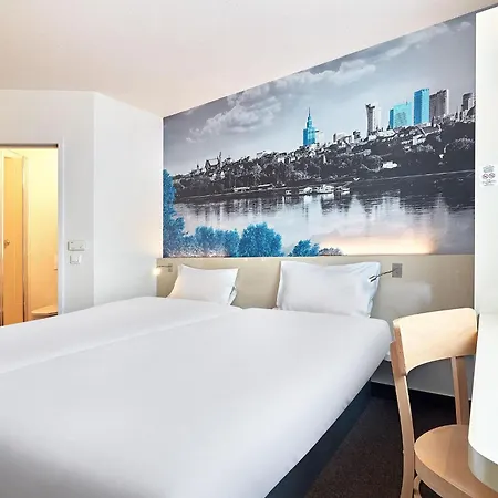 Warszawa-okecie 2* Warsaw