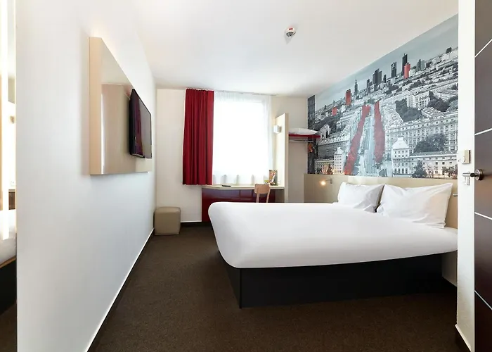 Warszawa-okecie 2* Warszawa